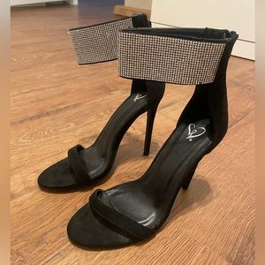 Bedazzled black heels- 8 💎